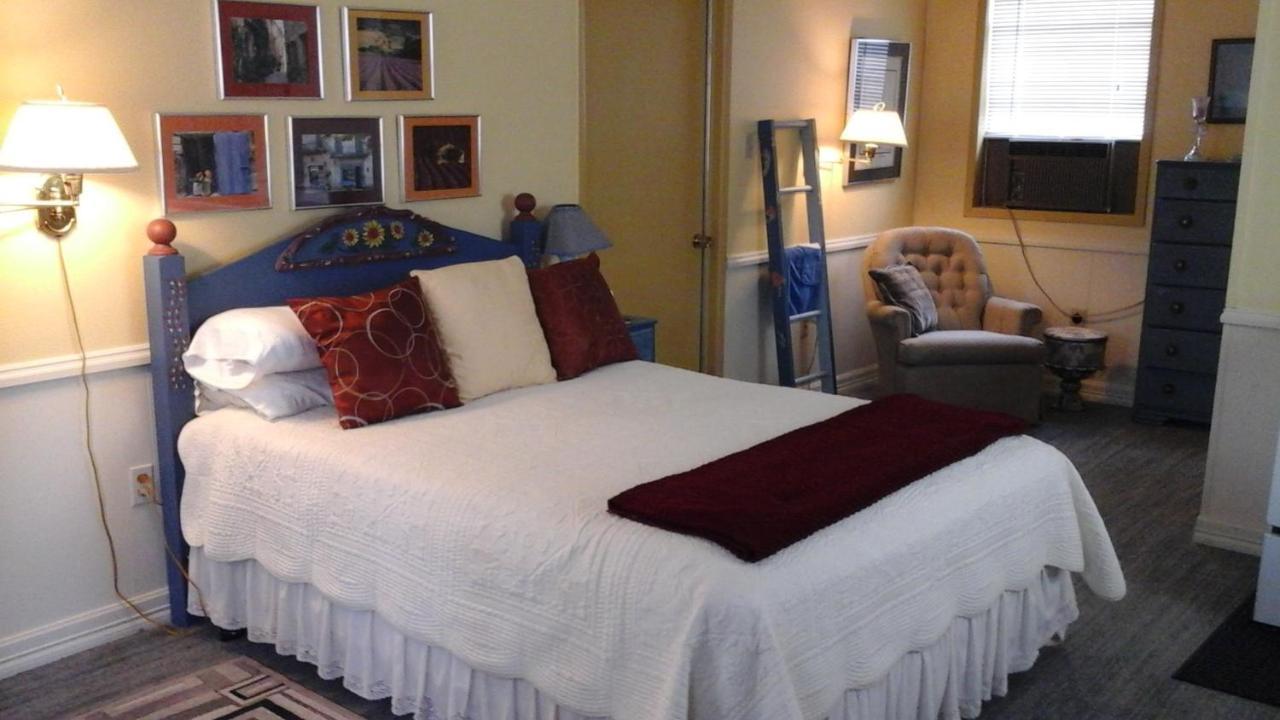 Kelumac Christmas Tree Farm B&B ไบรอัน ภายนอก รูปภาพ